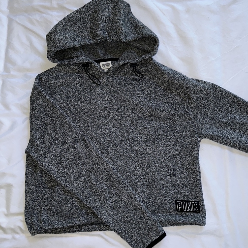 🆕 Victoria’s Secret Pink cropped hoodie
